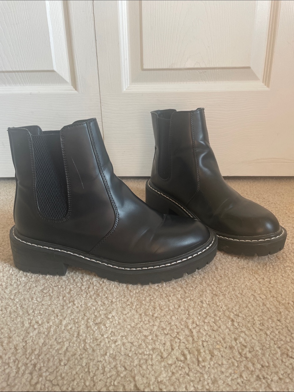 Forever 21 Women’s Black Platform Chelsea Slip On Boots 8 Wide Width